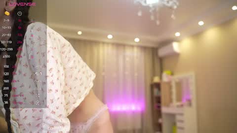 Nelly  INSTA  queenelia  online show from 06/18/26, 09:47