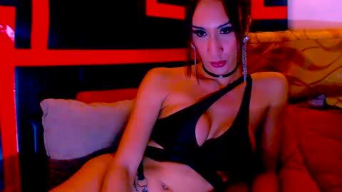 Snapshot of queenfox4u chatting on 12/30/24, 08:04 LadyAlpa online show from 12/30/24, 08:04