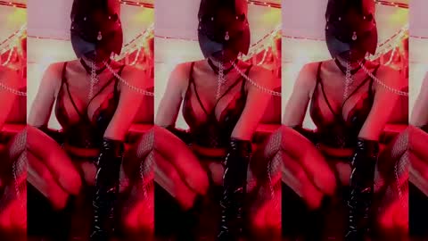 Snapshot of queenfox4u chatting on 02/19/25, 08:33 LadyAlpa online show from 02/19/25, 08:33