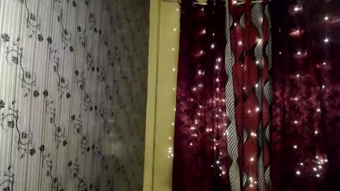 Snapshot of queenfoxylady chatting on 02/07/25, 05:51 just call me QUEEN and ill be there online show from 02/07/25, 05:51