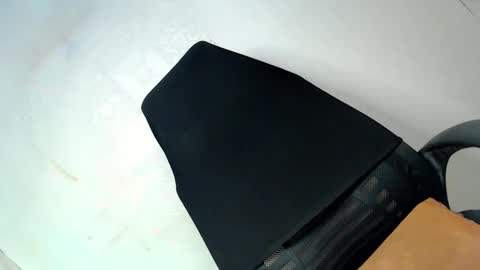 Snapshot of queenfoxylady chatting on 10/09/25, 06:17 just call me QUEEN and ill be there online show from 10/09/25, 06:17