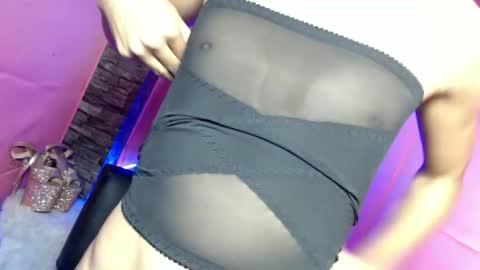 Snapshot of queenfoxylady chatting on 12/19/25, 07:15 just call me QUEEN and ill be there online show from 12/19/25, 07:15