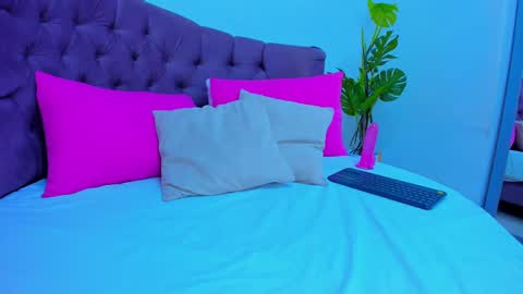 Snapshot of queengrett chatting on 02/11/25, 10:18 Queen online show from 02/11/25, 10:18