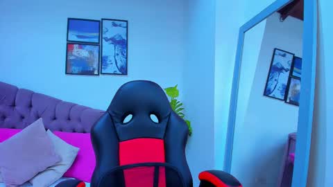 Snapshot of queengrett chatting on 03/01/25, 06:21 Queen online show from 03/01/25, 06:21