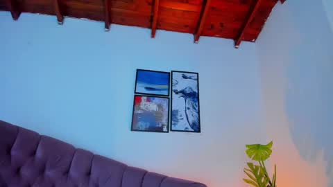 Snapshot of queengrett chatting on 03/12/25, 01:14 Queen online show from 03/12/25, 01:14