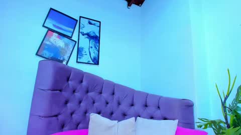 Snapshot of queengrett chatting on 09/23/25, 06:22 Queen online show from 09/23/25, 06:22