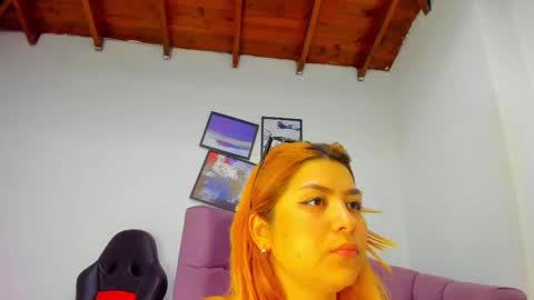 Snapshot of queengrett chatting on 09/28/25, 04:23 Queen online show from 09/28/25, 04:23