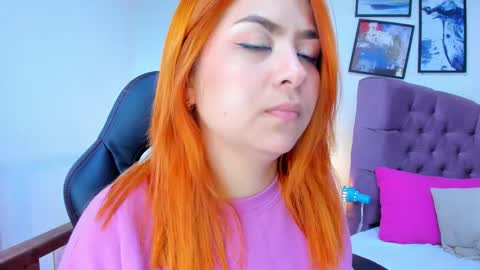 Snapshot of queengrett chatting on 10/16/25, 06:53 Queen online show from 10/16/25, 06:53