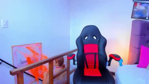 Snapshot of queengrett chatting on 10/21/25, 06:52 Queen online show from 10/21/25, 06:52