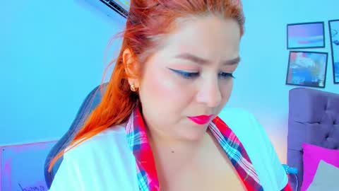 Snapshot of queengrett chatting on 11/18/25, 06:23 Queen online show from 11/18/25, 06:23