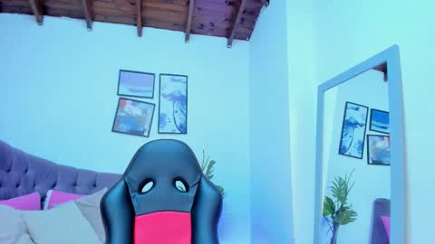 Snapshot of queengrett chatting on 01/15/26, 06:44 Queen online show from 01/15/26, 06:44