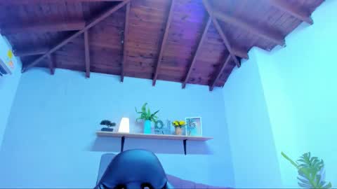 Queen online show from 03/10/26, 08:14