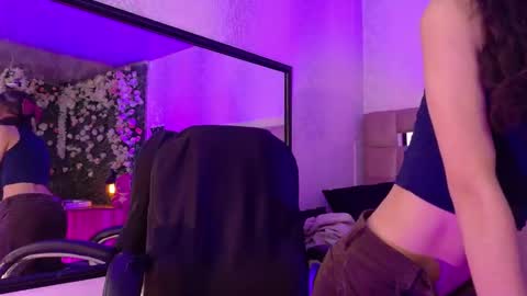 Snapshot of queenjenn__ chatting on 09/24/25, 06:06 QUEENJEENN online show from 09/24/25, 06:06