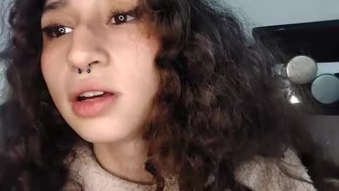 Snapshot of queenjenn__ chatting on 11/02/25, 07:00 QUEENJEENN online show from 11/02/25, 07:00