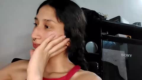 Snapshot of queenjenn__ chatting on 11/05/25, 05:18 QUEENJEENN online show from 11/05/25, 05:18