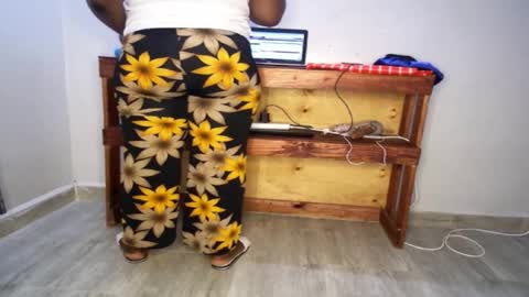 Nina online show from 10/16/25, 07:15