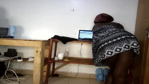 Snapshot of queenkiah chatting on 02/13/26, 09:38 Nina online show from 02/13/26, 09:38