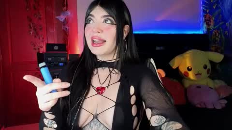 Snapshot of queenlamia chatting on 12/20/25, 02:29 Taurus online show from 12/20/25, 02:29