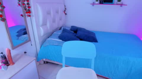 Andrea  online show from 12/18/25, 12:33