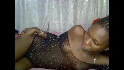 Snapshot of queenluiza199400 chatting on 05/27/26, 09:23 queenluiza199400 online show from 05/27/26, 09:23
