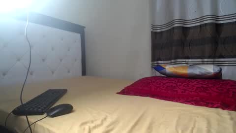 Maila online show from 11/30/25, 08:24