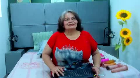 Snapshot of queenmature chatting on 09/09/25, 07:57 VickyBoobss online show from 09/09/25, 07:57