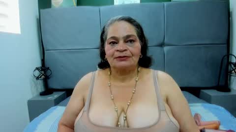 Snapshot of queenmature chatting on 09/11/25, 08:53 VickyBoobss online show from 09/11/25, 08:53