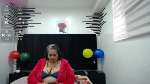 Snapshot of queenmature chatting on 10/12/25, 12:59 VickyBoobss online show from 10/12/25, 12:59