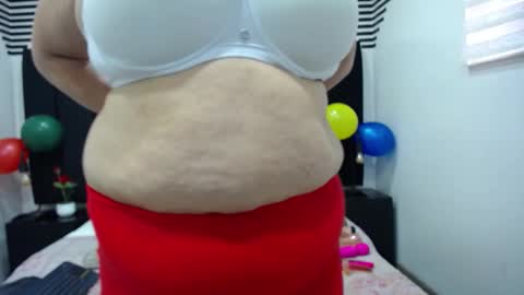 Snapshot of queenmature chatting on 10/29/25, 12:51 VickyBoobss online show from 10/29/25, 12:51