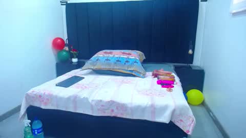 Snapshot of queenmature chatting on 11/03/25, 12:28 VickyBoobss online show from 11/03/25, 12:28