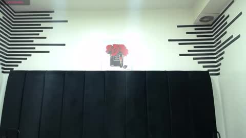 Snapshot of queenmature chatting on 12/18/25, 08:26 VickyBoobss online show from 12/18/25, 08:26