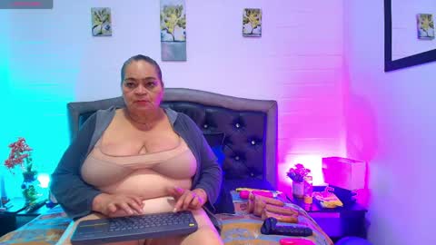 VickyBoobss online show from 04/11/26, 01:04