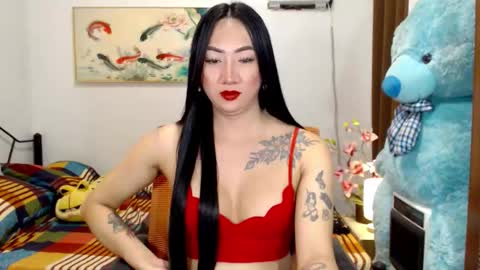 QUEEN online show from 12/01/25, 03:50