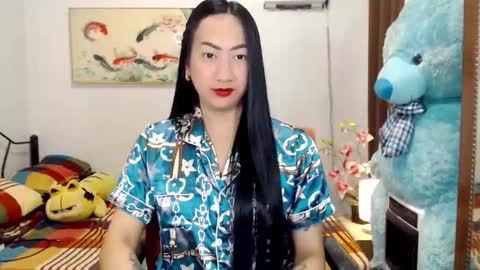 QUEEN online show from 12/14/25, 06:45