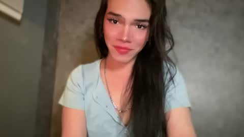 Snapshot of queenn_xxx chatting on 06/20/26, 12:47 QUEEN online show from 06/20/26, 12:47