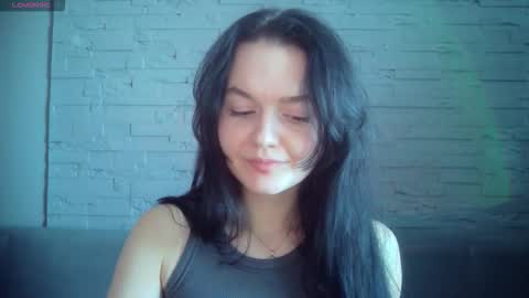 Snapshot of queenofmodels chatting on 02/15/26, 01:09 QueenOfModels online show from 02/15/26, 01:09