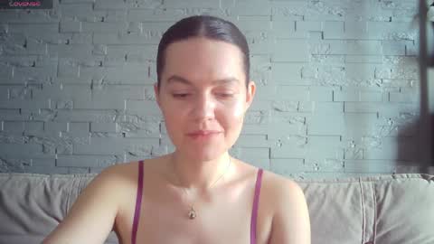 Snapshot of queenofmodels chatting on 04/03/26, 06:00 QueenOfModels online show from 04/03/26, 06:00