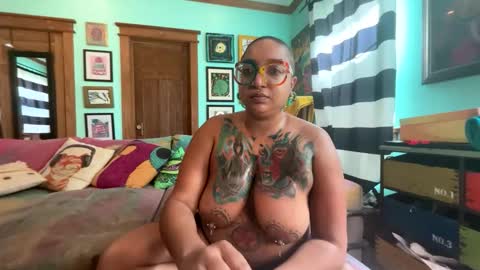 Queen Hilarity online show from 03/28/26, 07:57