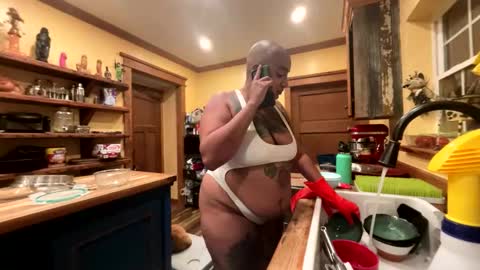 Queen Hilarity online show from 04/25/26, 02:14