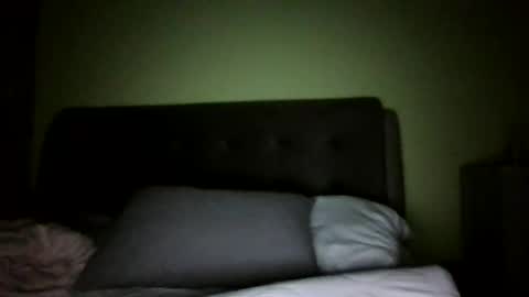 Snapshot of queenstuff chatting on 12/16/25, 09:20 queenstuff online show from 12/16/25, 09:20