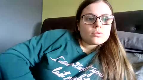 Snapshot of queenstuff chatting on 02/09/26, 12:20 queenstuff online show from 02/09/26, 12:20