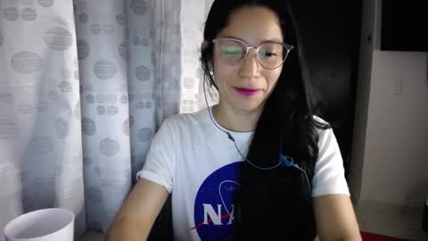 Snapshot of queenvictoria2023 chatting on 02/13/25, 03:18 Paola online show from 02/13/25, 03:18