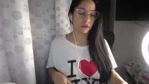 Snapshot of queenvictoria2023 chatting on 03/21/26, 04:06 Paola online show from 03/21/26, 04:06