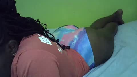 Snapshot of queenviviana chatting on 01/13/25, 12:45 vallary online show from 01/13/25, 12:45