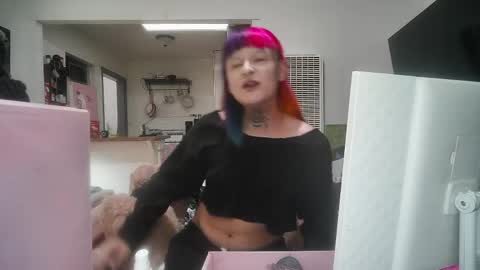 Snapshot of queer_burrito chatting on 04/21/26, 03:28 Sky Burrito online show from 04/21/26, 03:28