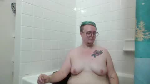 Snapshot of queerlyjaz chatting on 09/14/25, 06:40 queerlyjaz online show from 09/14/25, 06:40