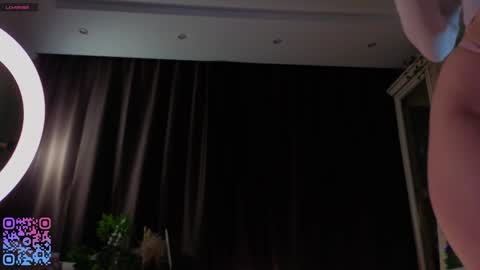 Snapshot of quennacindy chatting on 12/14/25, 02:06 Teri My favorite vibes 77 101 222 666 online show from 12/14/25, 02:06