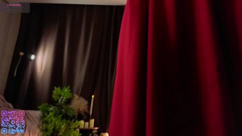 Snapshot of quennacindy chatting on 12/16/25, 02:16 Teri My favorite vibes 77 101 222 666 online show from 12/16/25, 02:16