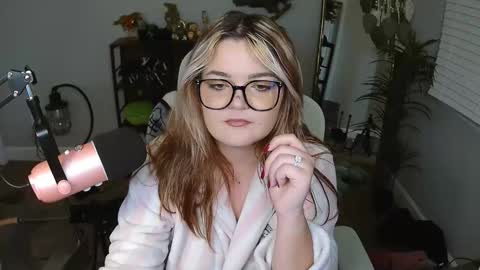 Snapshot of quervoqueen1 chatting on 05/14/26, 05:03 Bri online show from 05/14/26, 05:03