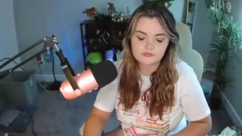 Snapshot of quervoqueen1 chatting on 06/18/26, 06:01 Bri online show from 06/18/26, 06:01